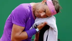 Nadal tiene complicado estreno en Barcelona