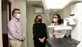 Constata Gobernadora atención de pacientes con nuevo mastógrafo en el CAAPS