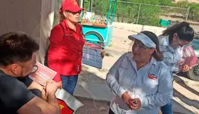 Recibe Calderón apoyo de vecinos