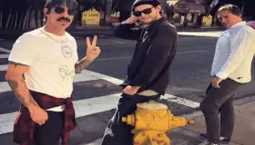 Red Hot Chili Peppers venden su catálogo a fondo británico