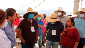 Escucha Freig necesidades de comunidad Mazahua