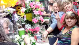 Preparados floristas para el 10 de Mayo