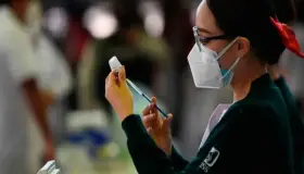 Enfermeros del IMSS, columna vertebral en atención a la pandemia: Zoé Robledo