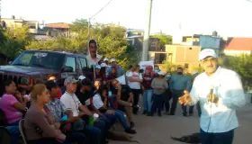 Apoyan a Gim Nogales vecinos de Los Encinos