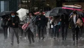Tenga a la mano paraguas e impermeable, se prevén lluvias y granizadas