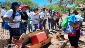 Visita Lupita Gracia a familias de Santa Cruz