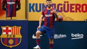 Barcelona presenta al ‘Kun’ Agüero en el Camp Nou