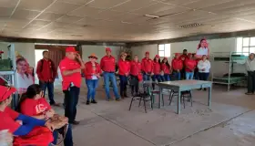 Reciben ejidatarios de la Arizona a Leticia Calderón