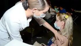 Avanza aplicación de vacunas