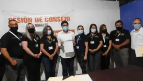 Recibe Gim constancia