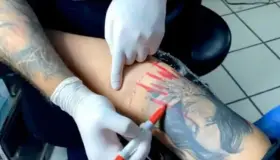 Lupillo Rivera cubre tatuaje de Belinda con diseño de su hijo; en redes se burlan