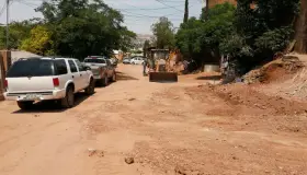 Dan banderazo a obra de pavimentación