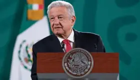 Tras reunión con Durazo, López Obrador dice que recibirá a los gobernadores electos