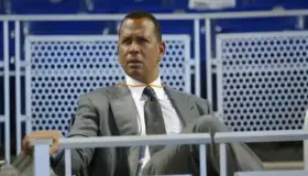 ¿Alex Rodríguez se mudará cerca de Jennifer López para vigilarla?