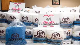 Dona toallas y batas Voluntariado Isssteson