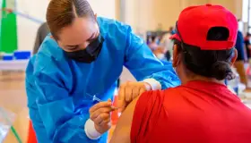 Llama Salud Sonora a no combinar vacunas