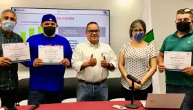 Previene Ayuntamiento contaminación ambiental con vehículos de desecho