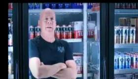 ‘El Guardián del Sabor’: Bruce Willis estelariza la nueva campaña para Tecate