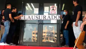 Clausuran de forma simbólica el CE