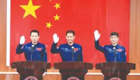 ¡Orgullo para el pueblo chino! Tres de sus astronautas están comisionados en el espacio