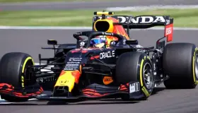 Verstappen domina; ‘Checo’, octavo en Gran Bretaña