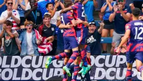 EU se queda con la cima del grupo B en la Copa Oro