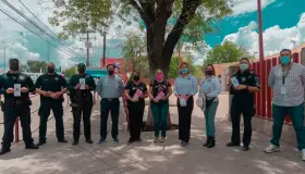 Reparten volantes para protección de mujeres