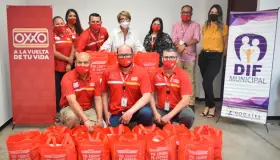 Recibe DIF despensas de parte de tiendas Oxxo