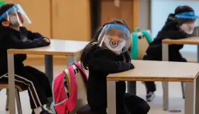 Acuerdan vuelta a clases como actividad 'escencial'