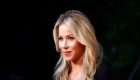 Christina Applegate revela que tiene esclerosis múltiple