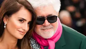 Instagram se disculpa con Almodóvar por censurar póster de &#039;Madres Paralelas&#039;