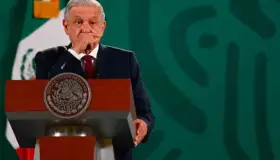 A finales de agosto López Obrador pública 'A mitad del camino'
