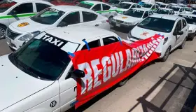 Buscan regularizar permisos de 500 taxis