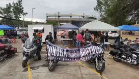 Tienen “bikers” exitosa venta altruista de hamburguesas