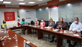 Presenta SEC libro con experiencias de docentes en asesoría y acompañamiento
