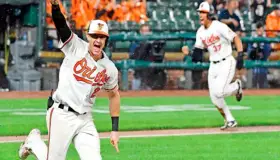 Dejan ir uno de las manos; los Yanquis caen en 10 entradas