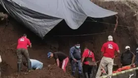 Mueren dos albañiles sepultados por derrumbe en Hidalgo