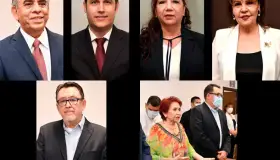 Protestan funcionarios en la Secretaría de Trabajo