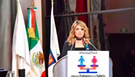 Presenta diputada inicativa a favor de servidoras públicas