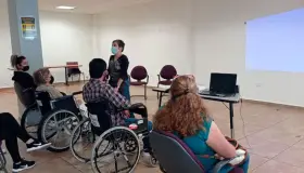 Imparte Diana Chávez plática sobre el duelo