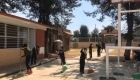 Gobernador de Michoacán anuncia regreso a clases presenciales