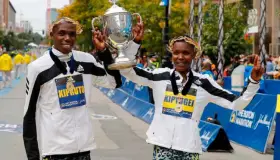 Kenia domina en el Maratón de Boston en ambas ramas