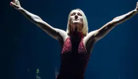 Céline Dion pospone conciertos en Las Vegas por espasmos musculares