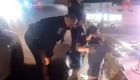 Rescatan a mujer que intentó tirarse de puente