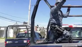 Roban ambulancia, luego la abandonan, pero se llevan el equipo médico