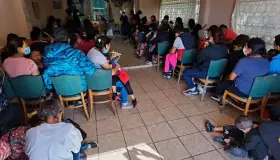 Llegan más migrantes a albergue