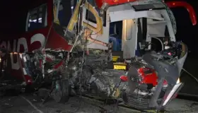 Choque de autobús de pasajeros con tráiler deja 16 heridos en Tamaulipas