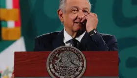 López Obrador asegura que no negociará presupuesto por reforma eléctrica