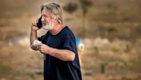 Baldwin, metido en fuertes asuntos legales; ¿quién fue el responsable de la tragedia?