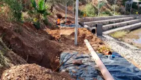 Supervisan obra sanitaria en el Represo; cambian tubería